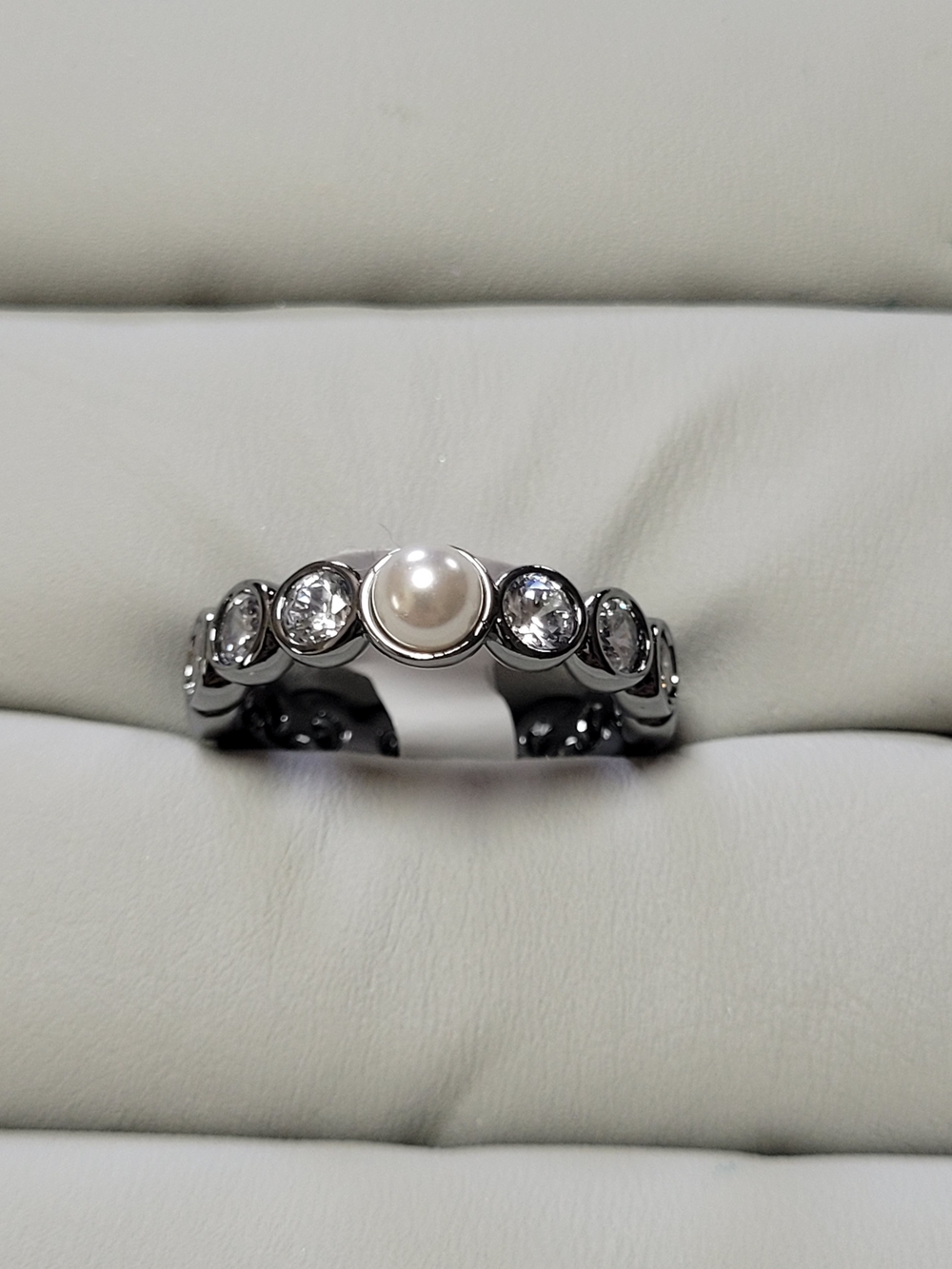 Bomb Party Size 9- Pearl and CZ On Hematite